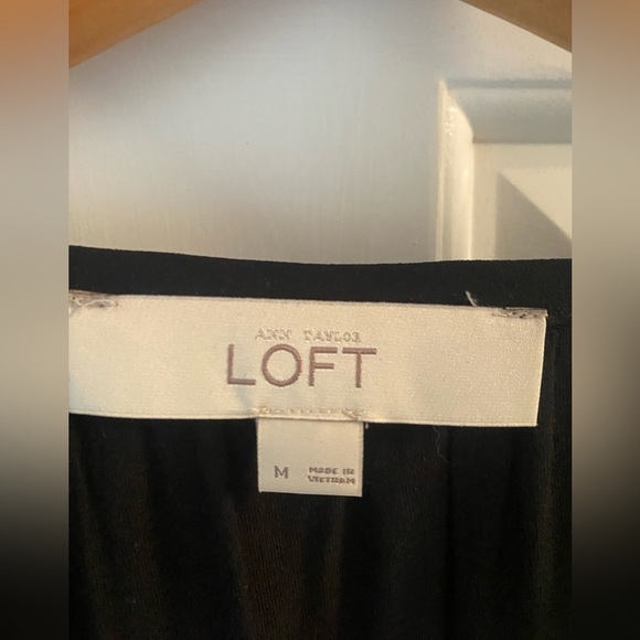 Loft Women’s Mixed Media Long Sleeve Lace Embellished Top. Size M - Picture 4 of 4